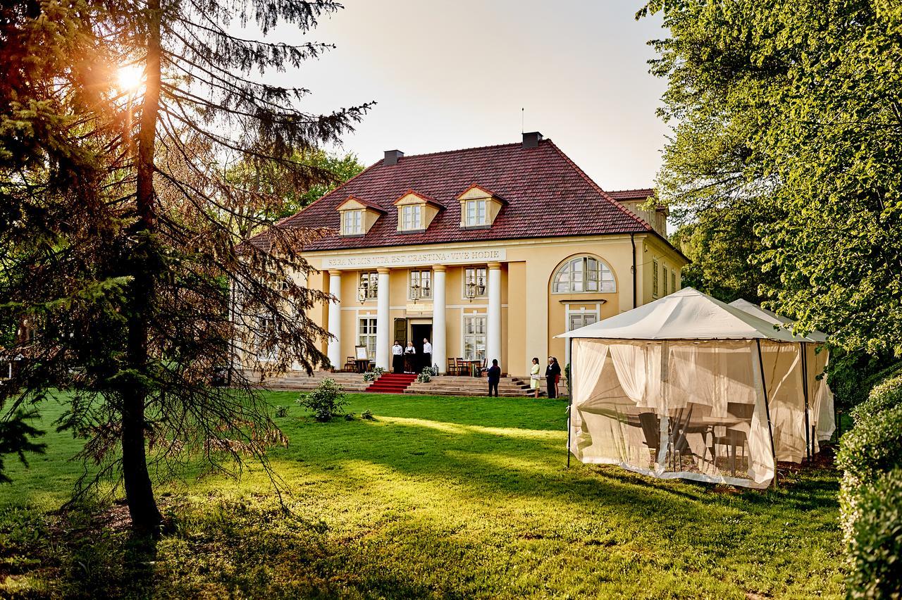 Palac Bazantarnia Пщина Экстерьер фото